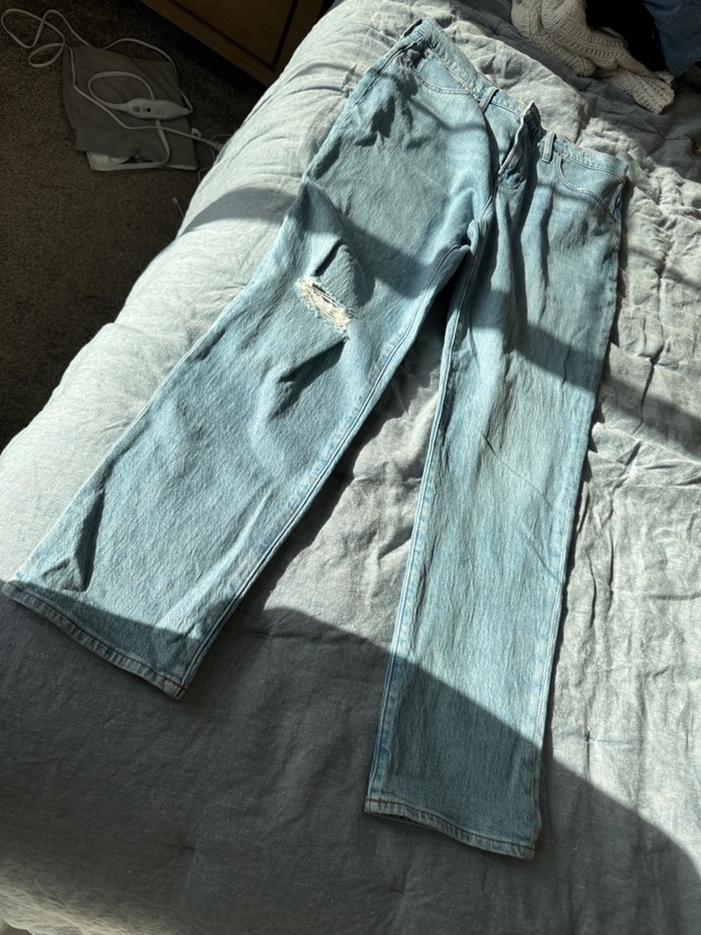 Madewell Women's Light Blue Relaxed Straight Jeans with Knee Distress